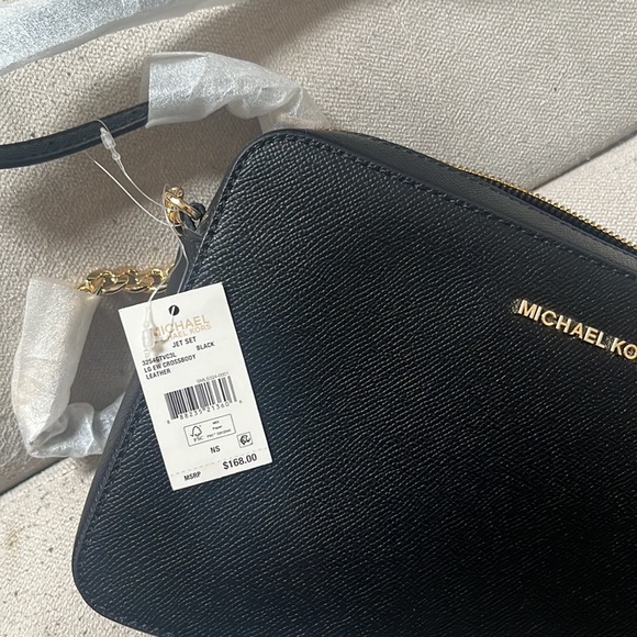 NWT Michael Kors crossbody leather bag - Picture 2 of 3